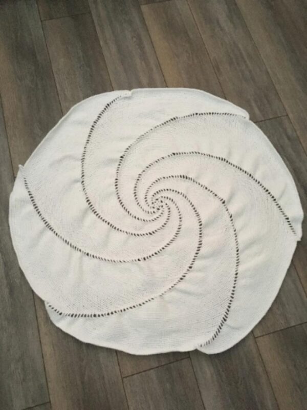 Baby Swirl Blanket White -720x960