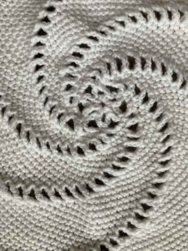 Baby Swirl Blanket White.1 -720x960