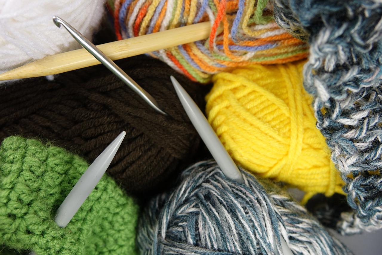 What’s the Difference Between Knitting and Crochet?