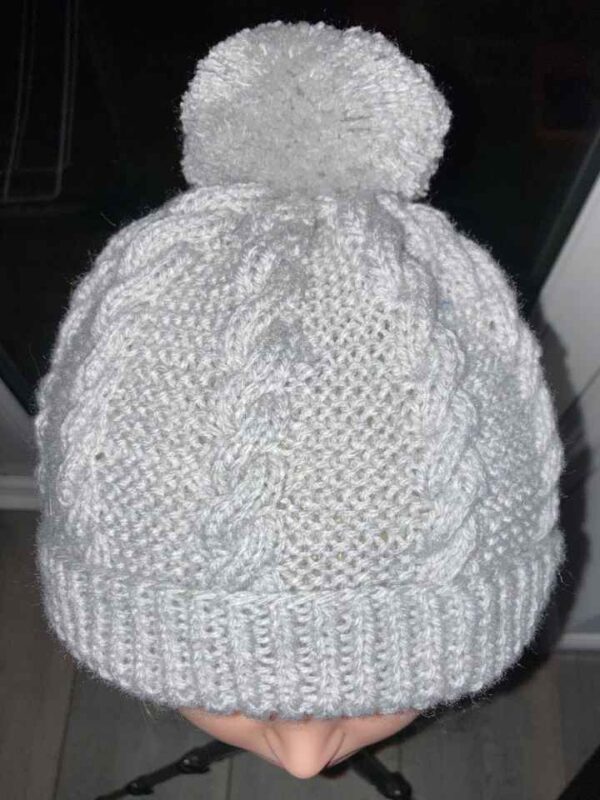 Twisted Cables hat 1